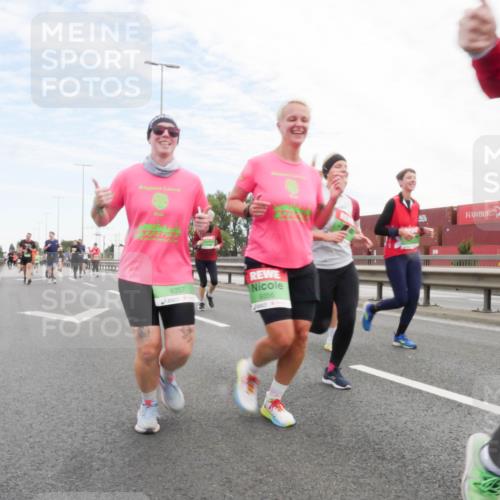 03.10.2025 - Köhlbrandbrückenlauf Matties Gatica Varas http://msf.ph/oto/9172204 03.10.2025 15:19:58 Position 3 9357, 9356 meine-sportfotos.de
