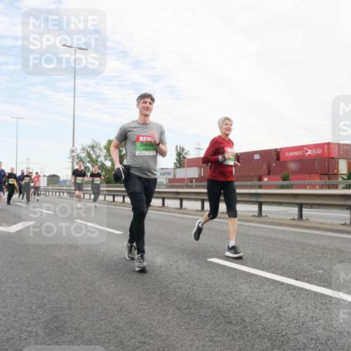 03.10.2025 - Köhlbrandbrückenlauf Matties Gatica Varas http://msf.ph/oto/9172210 03.10.2025 15:20:00 Position 3  meine-sportfotos.de