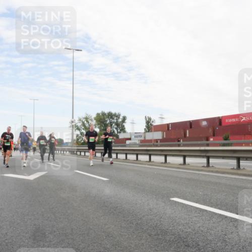 03.10.2025 - Köhlbrandbrückenlauf Matties Gatica Varas http://msf.ph/oto/9172215 03.10.2025 15:20:01 Position 3  meine-sportfotos.de