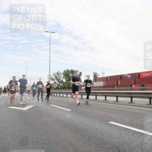 03.10.2025 - Köhlbrandbrückenlauf Matties Gatica Varas http://msf.ph/oto/9172220 03.10.2025 15:20:01 Position 3  meine-sportfotos.de