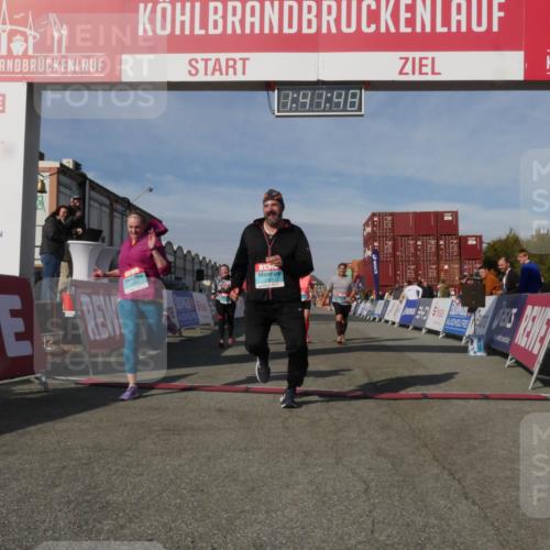 03.10.2025 - Köhlbrandbrückenlauf Matties Gatica Varas http://msf.ph/oto/9172221 03.10.2025 10:41:50 Ziel 2307, 2555, 2612, 2613, 2666, 3517 meine-sportfotos.de