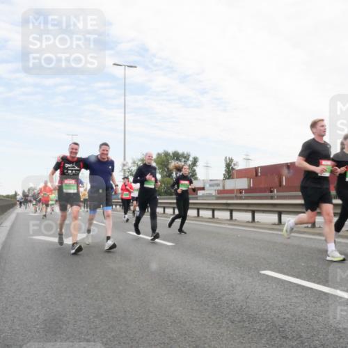 03.10.2025 - Köhlbrandbrückenlauf Matties Gatica Varas http://msf.ph/oto/9172225 03.10.2025 15:20:03 Position 3  meine-sportfotos.de