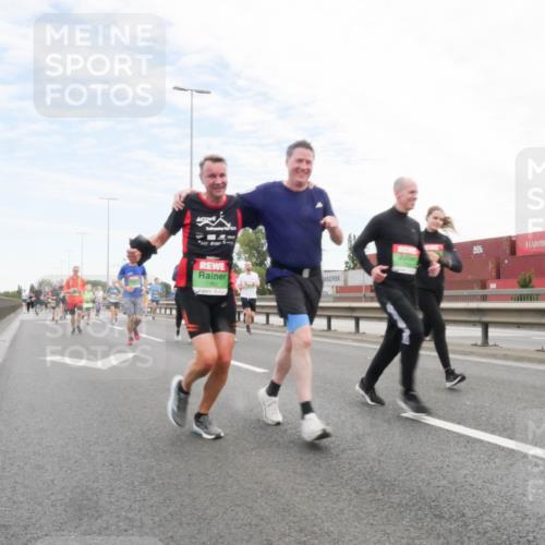 03.10.2025 - Köhlbrandbrückenlauf Matties Gatica Varas http://msf.ph/oto/9172229 03.10.2025 15:20:04 Position 3 7390 meine-sportfotos.de