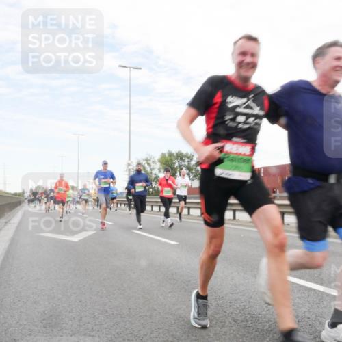 03.10.2025 - Köhlbrandbrückenlauf Matties Gatica Varas http://msf.ph/oto/9172231 03.10.2025 15:20:04 Position 3  meine-sportfotos.de