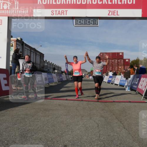 03.10.2025 - Köhlbrandbrückenlauf Matties Gatica Varas http://msf.ph/oto/9172235 03.10.2025 10:41:53 Ziel 2612, 2613, 2887, 2888, 2988, 3517 meine-sportfotos.de