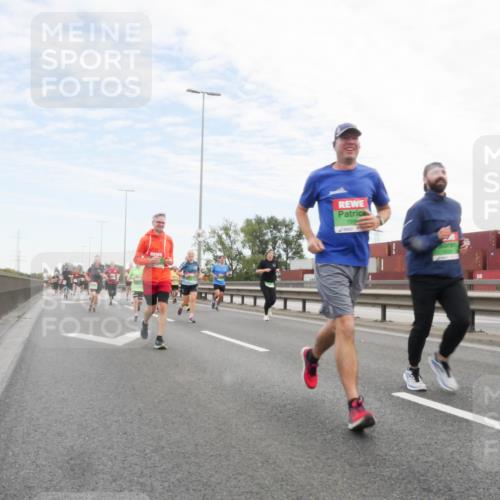 03.10.2025 - Köhlbrandbrückenlauf Matties Gatica Varas http://msf.ph/oto/9172240 03.10.2025 15:20:07 Position 3  meine-sportfotos.de