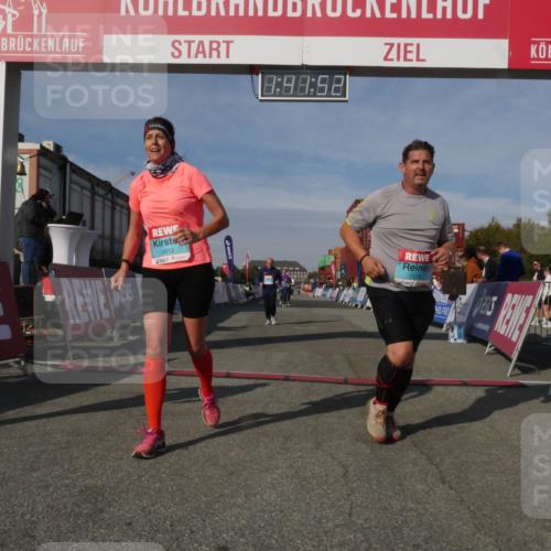 03.10.2025 - Köhlbrandbrückenlauf Matties Gatica Varas http://msf.ph/oto/9172241 03.10.2025 10:41:54 Ziel 2887, 2888, 2988, 3517 meine-sportfotos.de