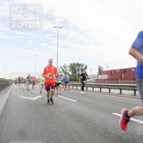 03.10.2025 - Köhlbrandbrückenlauf Matties Gatica Varas http://msf.ph/oto/9172242 03.10.2025 15:20:07 Position 3  meine-sportfotos.de