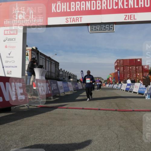 03.10.2025 - Köhlbrandbrückenlauf Matties Gatica Varas http://msf.ph/oto/9172243 03.10.2025 10:41:57 Ziel 2887, 2888, 2988, 3517 meine-sportfotos.de