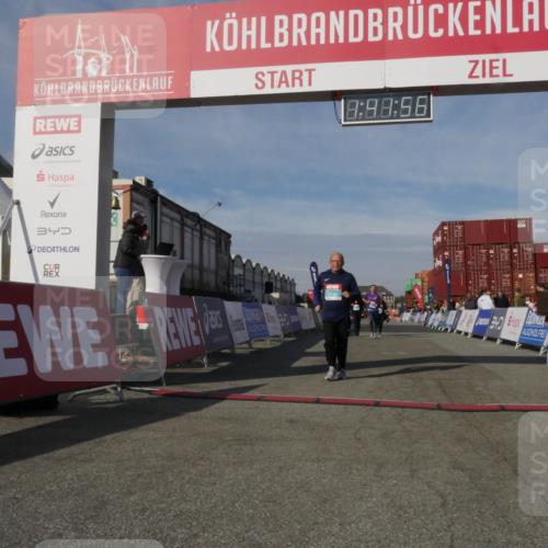 03.10.2025 - Köhlbrandbrückenlauf Matties Gatica Varas http://msf.ph/oto/9172244 03.10.2025 10:41:57 Ziel 2887, 2888, 2988, 3517 meine-sportfotos.de