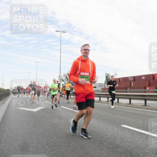 03.10.2025 - Köhlbrandbrückenlauf Matties Gatica Varas http://msf.ph/oto/9172247 03.10.2025 15:20:08 Position 3  meine-sportfotos.de