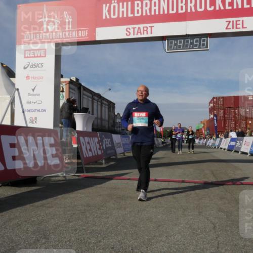 03.10.2025 - Köhlbrandbrückenlauf Matties Gatica Varas http://msf.ph/oto/9172252 03.10.2025 10:41:59 Ziel 2887, 2888, 2988 meine-sportfotos.de