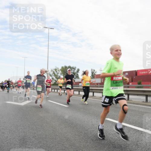 03.10.2025 - Köhlbrandbrückenlauf Matties Gatica Varas http://msf.ph/oto/9172255 03.10.2025 15:20:10 Position 3  meine-sportfotos.de