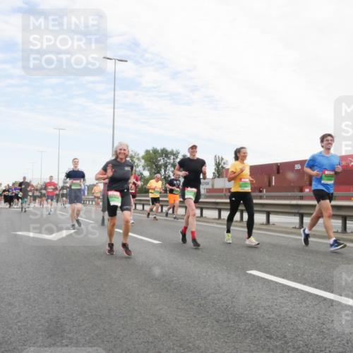 03.10.2025 - Köhlbrandbrückenlauf Matties Gatica Varas http://msf.ph/oto/9172257 03.10.2025 15:20:11 Position 3  meine-sportfotos.de