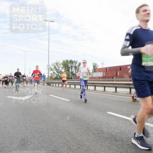 03.10.2025 - Köhlbrandbrückenlauf Matties Gatica Varas http://msf.ph/oto/9172269 03.10.2025 15:20:13 Position 3  meine-sportfotos.de