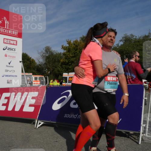 03.10.2025 - Köhlbrandbrückenlauf Matties Gatica Varas http://msf.ph/oto/9172282 03.10.2025 10:42:13 Ziel 2429, 2488, 2501, 2531, 3284 meine-sportfotos.de