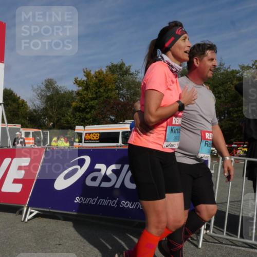 03.10.2025 - Köhlbrandbrückenlauf Matties Gatica Varas http://msf.ph/oto/9172284 03.10.2025 10:42:14 Ziel 2429, 2488, 2501, 2531, 3284 meine-sportfotos.de