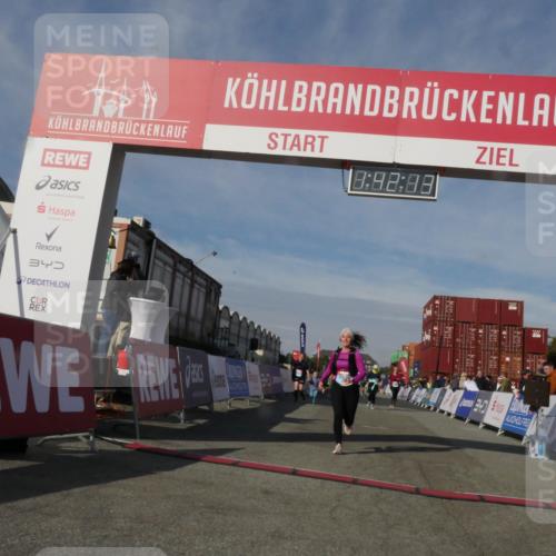 03.10.2025 - Köhlbrandbrückenlauf Matties Gatica Varas http://msf.ph/oto/9172286 03.10.2025 10:42:14 Ziel 2429, 2488, 2501, 2531, 3284 meine-sportfotos.de