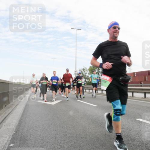 03.10.2025 - Köhlbrandbrückenlauf Matties Gatica Varas http://msf.ph/oto/9172287 03.10.2025 15:20:18 Position 3  meine-sportfotos.de
