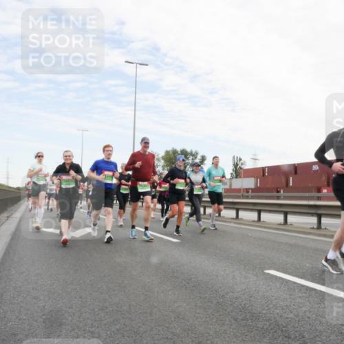 03.10.2025 - Köhlbrandbrückenlauf Matties Gatica Varas http://msf.ph/oto/9172291 03.10.2025 15:20:19 Position 3  meine-sportfotos.de