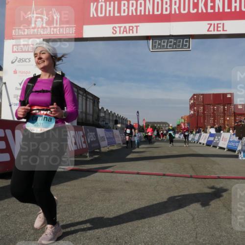 03.10.2025 - Köhlbrandbrückenlauf Matties Gatica Varas http://msf.ph/oto/9172294 03.10.2025 10:42:16 Ziel 2429, 2488, 2501, 3284 meine-sportfotos.de