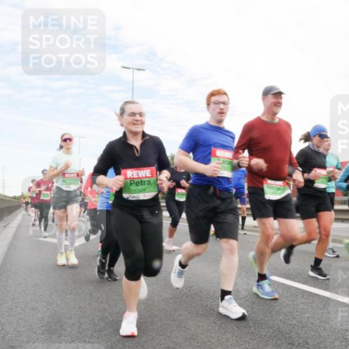 03.10.2025 - Köhlbrandbrückenlauf Matties Gatica Varas http://msf.ph/oto/9172297 03.10.2025 15:20:20 Position 3 7326 meine-sportfotos.de