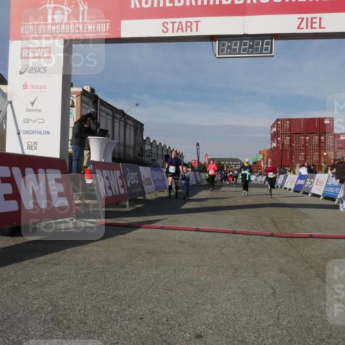 03.10.2025 - Köhlbrandbrückenlauf Matties Gatica Varas http://msf.ph/oto/9172298 03.10.2025 10:42:18 Ziel 2277, 2278, 2429, 2488, 2501, 2603, 3284 meine-sportfotos.de