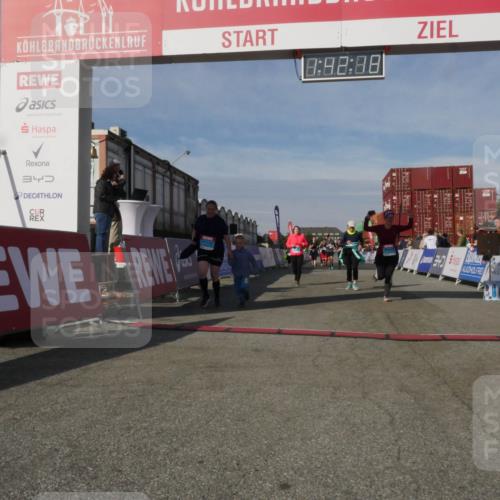 03.10.2025 - Köhlbrandbrückenlauf Matties Gatica Varas http://msf.ph/oto/9172306 03.10.2025 10:42:20 Ziel 2178, 2179, 2277, 2278, 2429, 2488, 2501, 2515, 2603, 3070, 3284 meine-sportfotos.de