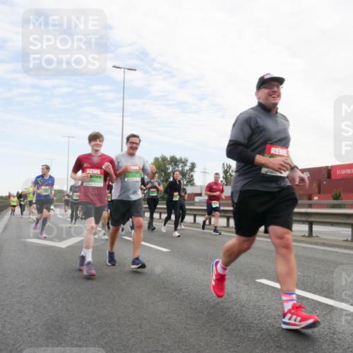 03.10.2025 - Köhlbrandbrückenlauf Matties Gatica Varas http://msf.ph/oto/9172311 03.10.2025 15:20:24 Position 3  meine-sportfotos.de