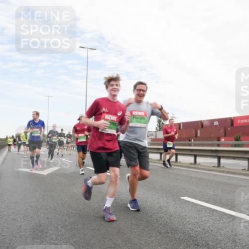 03.10.2025 - Köhlbrandbrückenlauf Matties Gatica Varas http://msf.ph/oto/9172313 03.10.2025 15:20:24 Position 3  meine-sportfotos.de