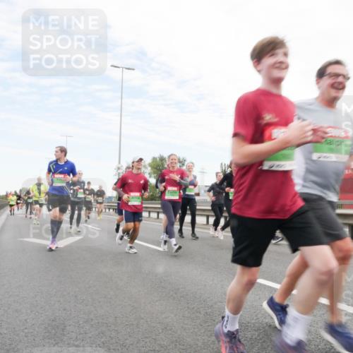 03.10.2025 - Köhlbrandbrückenlauf Matties Gatica Varas http://msf.ph/oto/9172314 03.10.2025 15:20:25 Position 3  meine-sportfotos.de