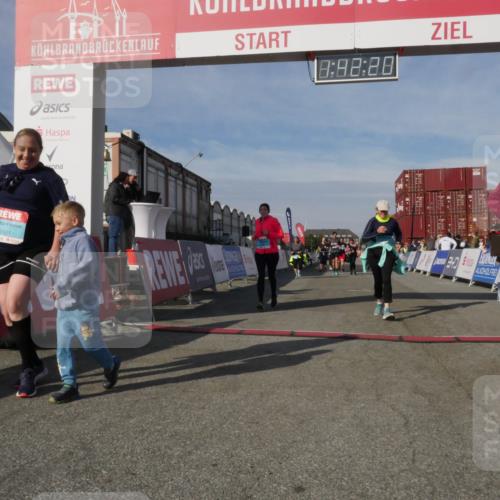 03.10.2025 - Köhlbrandbrückenlauf Matties Gatica Varas http://msf.ph/oto/9172320 03.10.2025 10:42:22 Ziel 2178, 2179, 2277, 2278, 2429, 2488, 2515, 2603, 3070 meine-sportfotos.de
