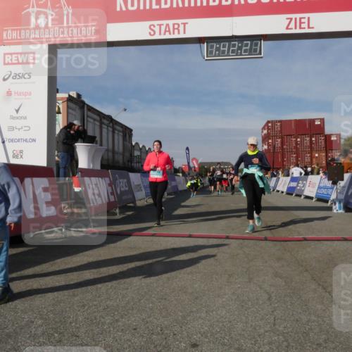03.10.2025 - Köhlbrandbrückenlauf Matties Gatica Varas http://msf.ph/oto/9172322 03.10.2025 10:42:22 Ziel 2178, 2179, 2277, 2278, 2429, 2488, 2515, 2603, 3070 meine-sportfotos.de
