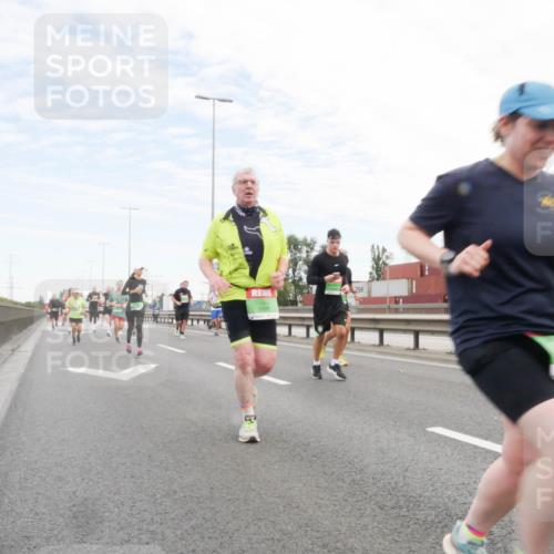 03.10.2025 - Köhlbrandbrückenlauf Matties Gatica Varas http://msf.ph/oto/9172327 03.10.2025 15:20:29 Position 3 9701, 35 meine-sportfotos.de