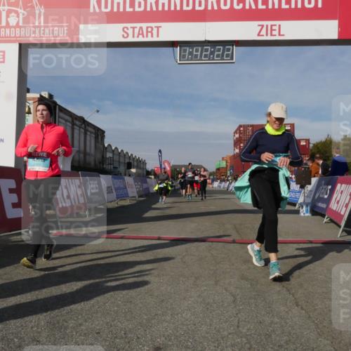 03.10.2025 - Köhlbrandbrückenlauf Matties Gatica Varas http://msf.ph/oto/9172328 03.10.2025 10:42:24 Ziel 2178, 2179, 2277, 2278, 2515, 2603, 3070 meine-sportfotos.de