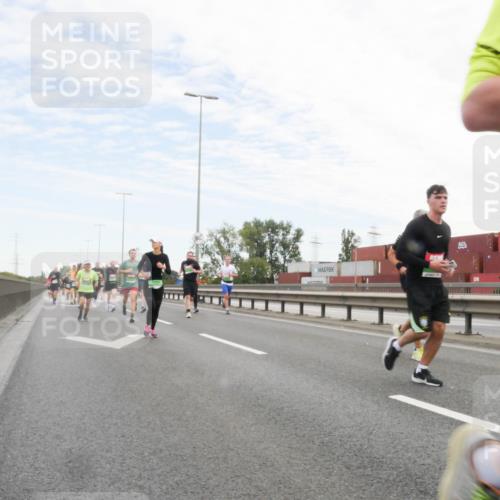 03.10.2025 - Köhlbrandbrückenlauf Matties Gatica Varas http://msf.ph/oto/9172332 03.10.2025 15:20:30 Position 3  meine-sportfotos.de