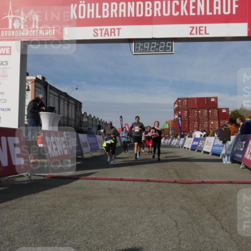 03.10.2025 - Köhlbrandbrückenlauf Matties Gatica Varas http://msf.ph/oto/9172333 03.10.2025 10:42:27 Ziel 2178, 2179, 2277, 2278, 2515, 2603, 3070 meine-sportfotos.de
