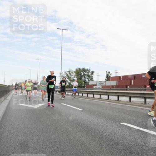 03.10.2025 - Köhlbrandbrückenlauf Matties Gatica Varas http://msf.ph/oto/9172334 03.10.2025 15:20:30 Position 3  meine-sportfotos.de