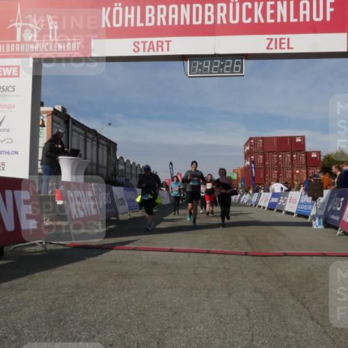03.10.2025 - Köhlbrandbrückenlauf Matties Gatica Varas http://msf.ph/oto/9172335 03.10.2025 10:42:27 Ziel 2178, 2179, 2277, 2278, 2515, 2603, 3070 meine-sportfotos.de