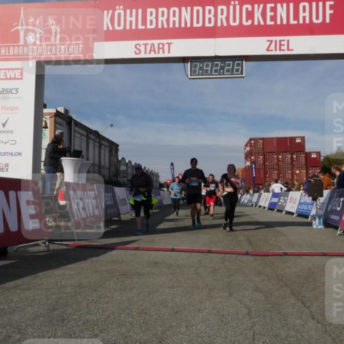 03.10.2025 - Köhlbrandbrückenlauf Matties Gatica Varas http://msf.ph/oto/9172337 03.10.2025 10:42:28 Ziel 2178, 2179, 2277, 2278, 2515, 2603, 3070 meine-sportfotos.de