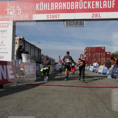 03.10.2025 - Köhlbrandbrückenlauf Matties Gatica Varas http://msf.ph/oto/9172339 03.10.2025 10:42:28 Ziel 2178, 2179, 2277, 2278, 2515, 2603, 3070 meine-sportfotos.de