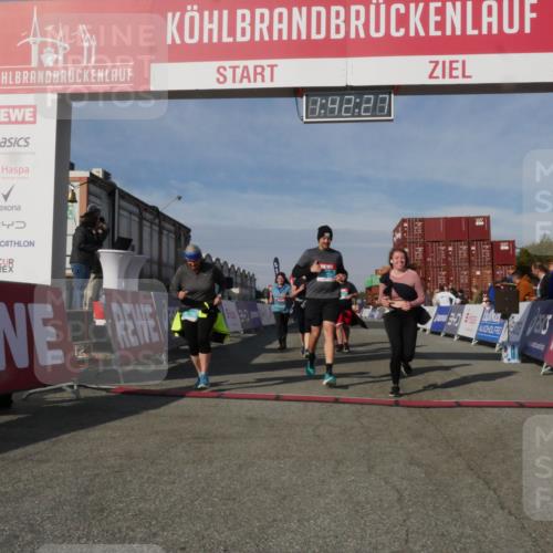 03.10.2025 - Köhlbrandbrückenlauf Matties Gatica Varas http://msf.ph/oto/9172342 03.10.2025 10:42:29 Ziel 2178, 2179, 2277, 2278, 2515, 2603, 3070 meine-sportfotos.de