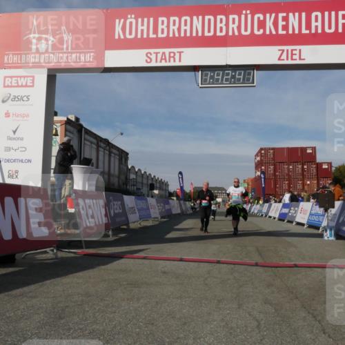 03.10.2025 - Köhlbrandbrückenlauf Matties Gatica Varas http://msf.ph/oto/9172366 03.10.2025 10:42:43 Ziel 2898, 2899, 3547, 3548 meine-sportfotos.de