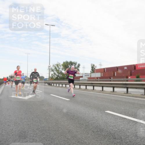 03.10.2025 - Köhlbrandbrückenlauf Matties Gatica Varas http://msf.ph/oto/9172371 03.10.2025 15:20:39 Position 3  meine-sportfotos.de