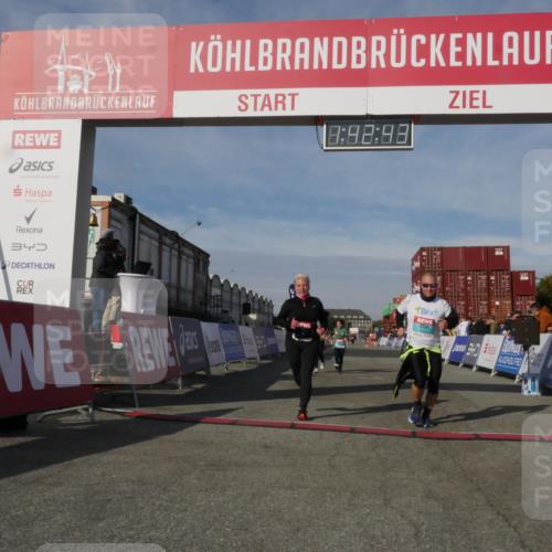 03.10.2025 - Köhlbrandbrückenlauf Matties Gatica Varas http://msf.ph/oto/9172373 03.10.2025 10:42:45 Ziel 2898, 2899, 3547, 3548 meine-sportfotos.de