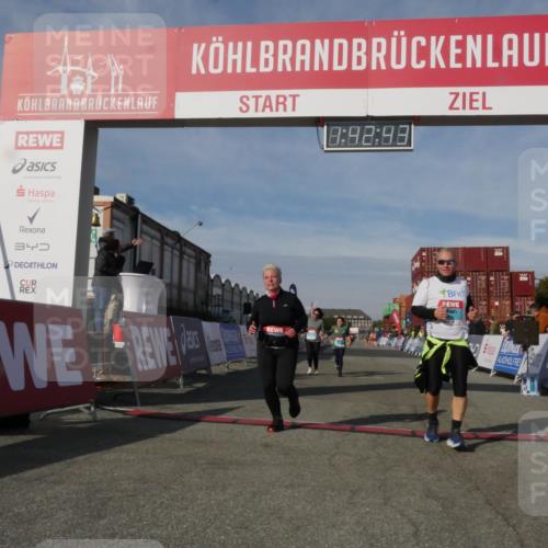 03.10.2025 - Köhlbrandbrückenlauf Matties Gatica Varas http://msf.ph/oto/9172375 03.10.2025 10:42:45 Ziel 2898, 2899, 3547, 3548 meine-sportfotos.de