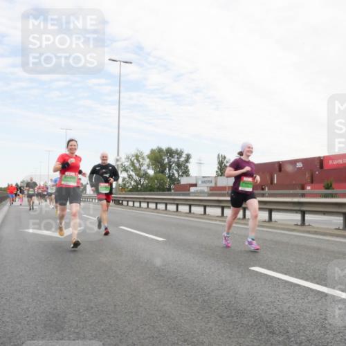 03.10.2025 - Köhlbrandbrückenlauf Matties Gatica Varas http://msf.ph/oto/9172376 03.10.2025 15:20:40 Position 3  meine-sportfotos.de