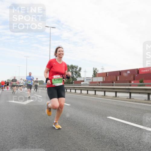 03.10.2025 - Köhlbrandbrückenlauf Matties Gatica Varas http://msf.ph/oto/9172380 03.10.2025 15:20:41 Position 3 9425 meine-sportfotos.de