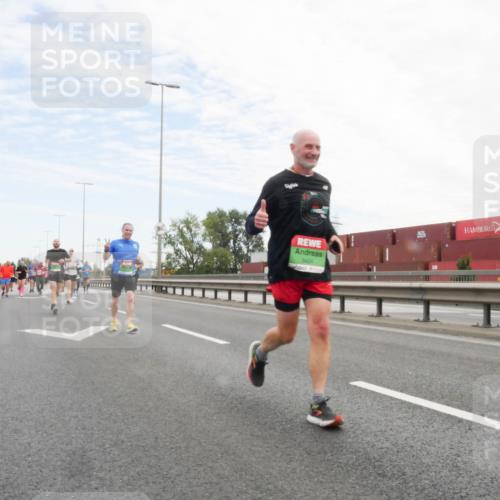03.10.2025 - Köhlbrandbrückenlauf Matties Gatica Varas http://msf.ph/oto/9172384 03.10.2025 15:20:42 Position 3 9424 meine-sportfotos.de