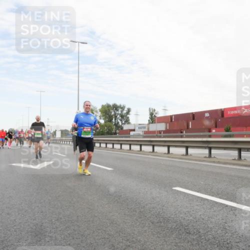 03.10.2025 - Köhlbrandbrückenlauf Matties Gatica Varas http://msf.ph/oto/9172388 03.10.2025 15:20:43 Position 3  meine-sportfotos.de
